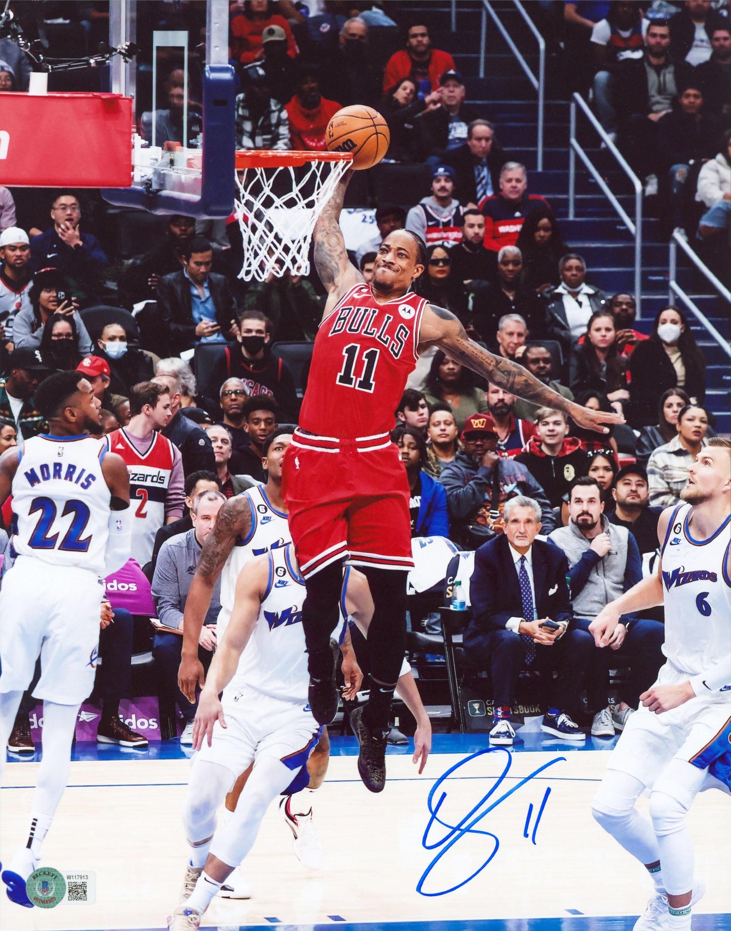 Demar DeRozan Signed Bulls 11x14 Photo (Beckett) Beckett Witnessed