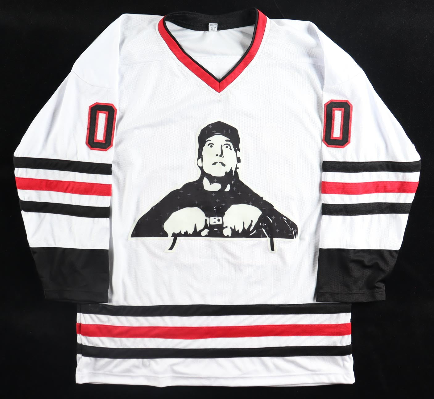 Chevy Chase Signed Jersey (Beckett) "National Lampoon's Christmas Vacation" - Chicago Blackhawks