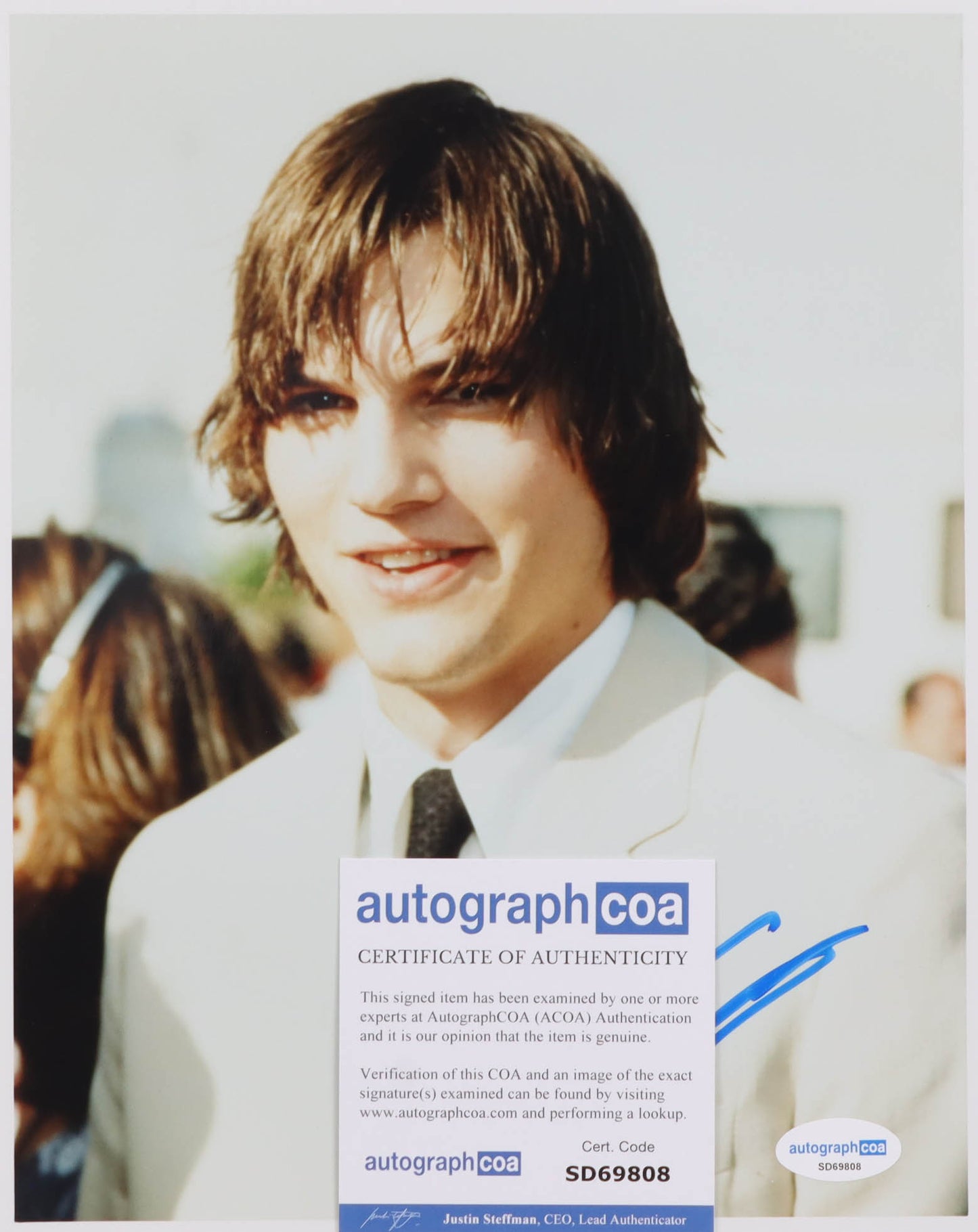 Ashton Kutcher Signed 8x10 Photo (ACOA)