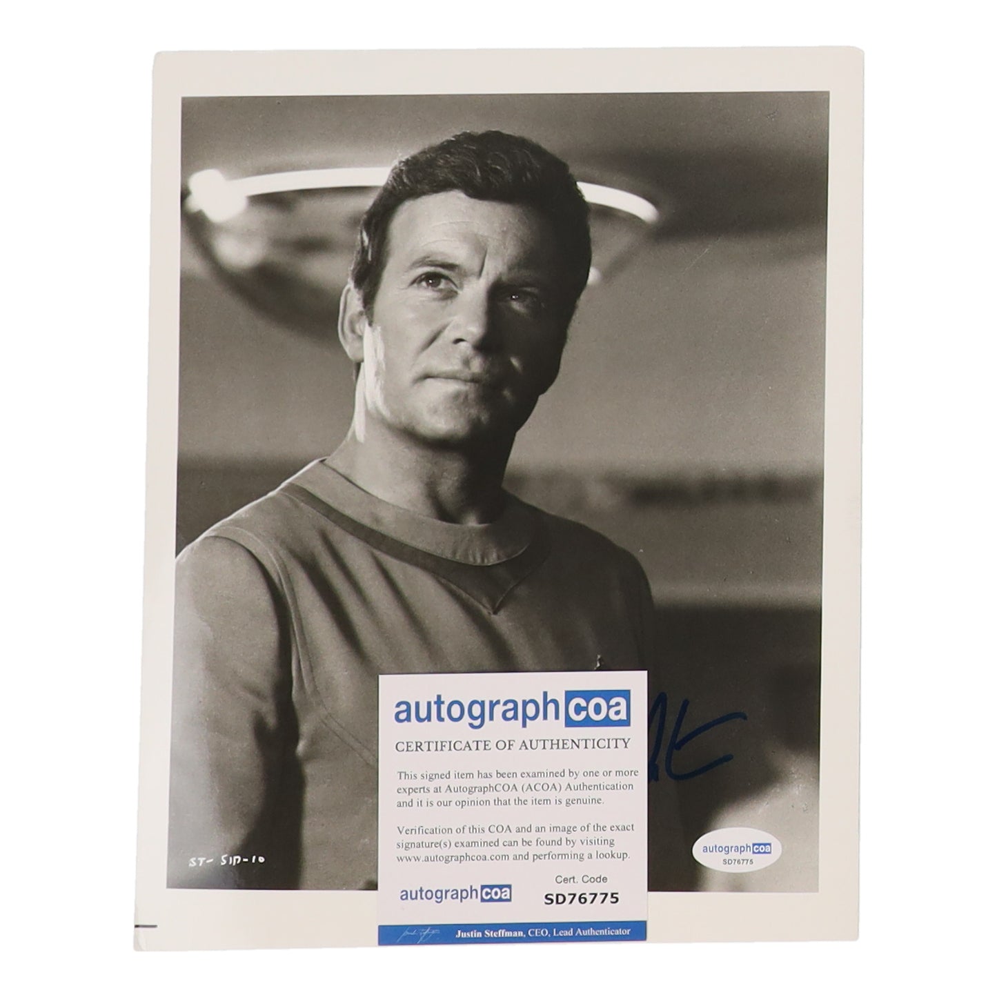 William Shatner Signed "Star Trek" 8x10 Photo (AutographCOA) - Captain James T. Kirk