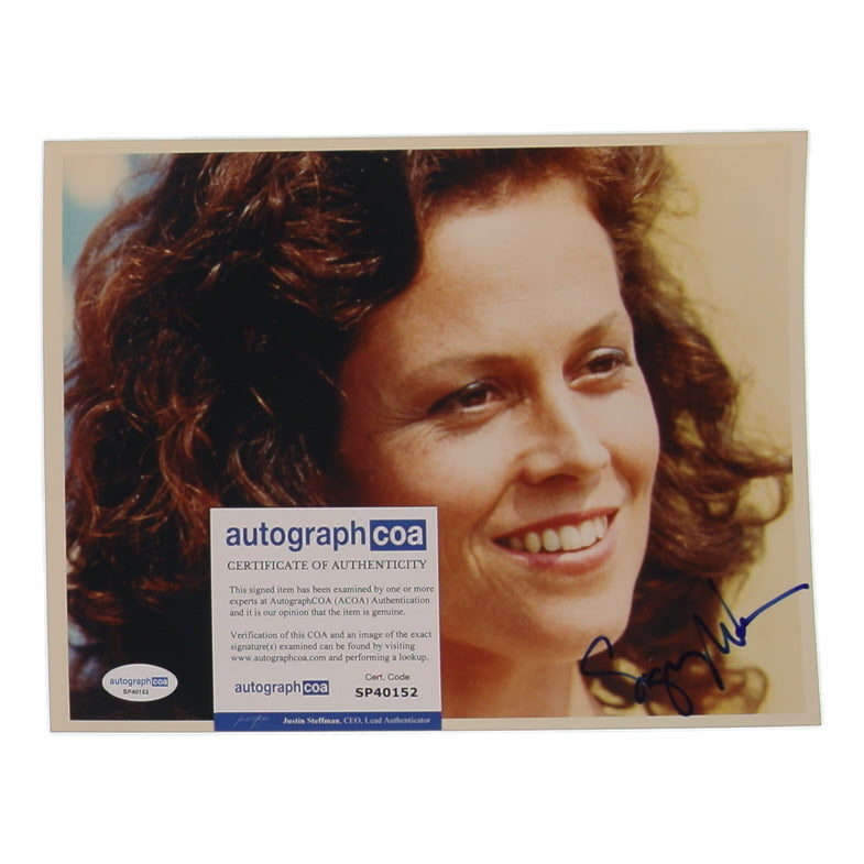 Sigourney Weaver Signed (ACOA) "Gorillas in the Mist" 8x10 Photo - Dian Fossey