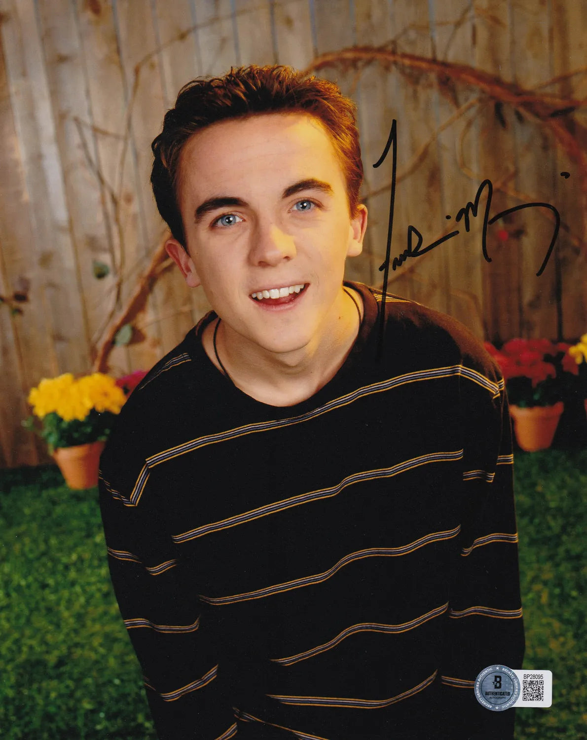 Frankie Muniz Signed Malcolm In The Middle 8×10 Photo (Beckett Certified)