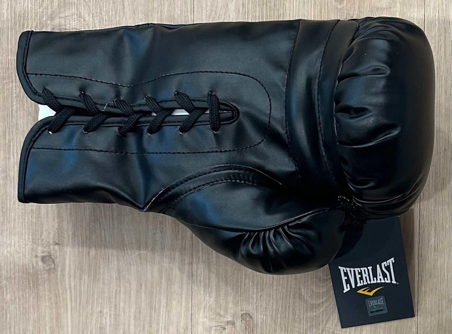 Deontay Wilder Signed (Beckett) Everlast Boxing Glove - Beckett Witnessed