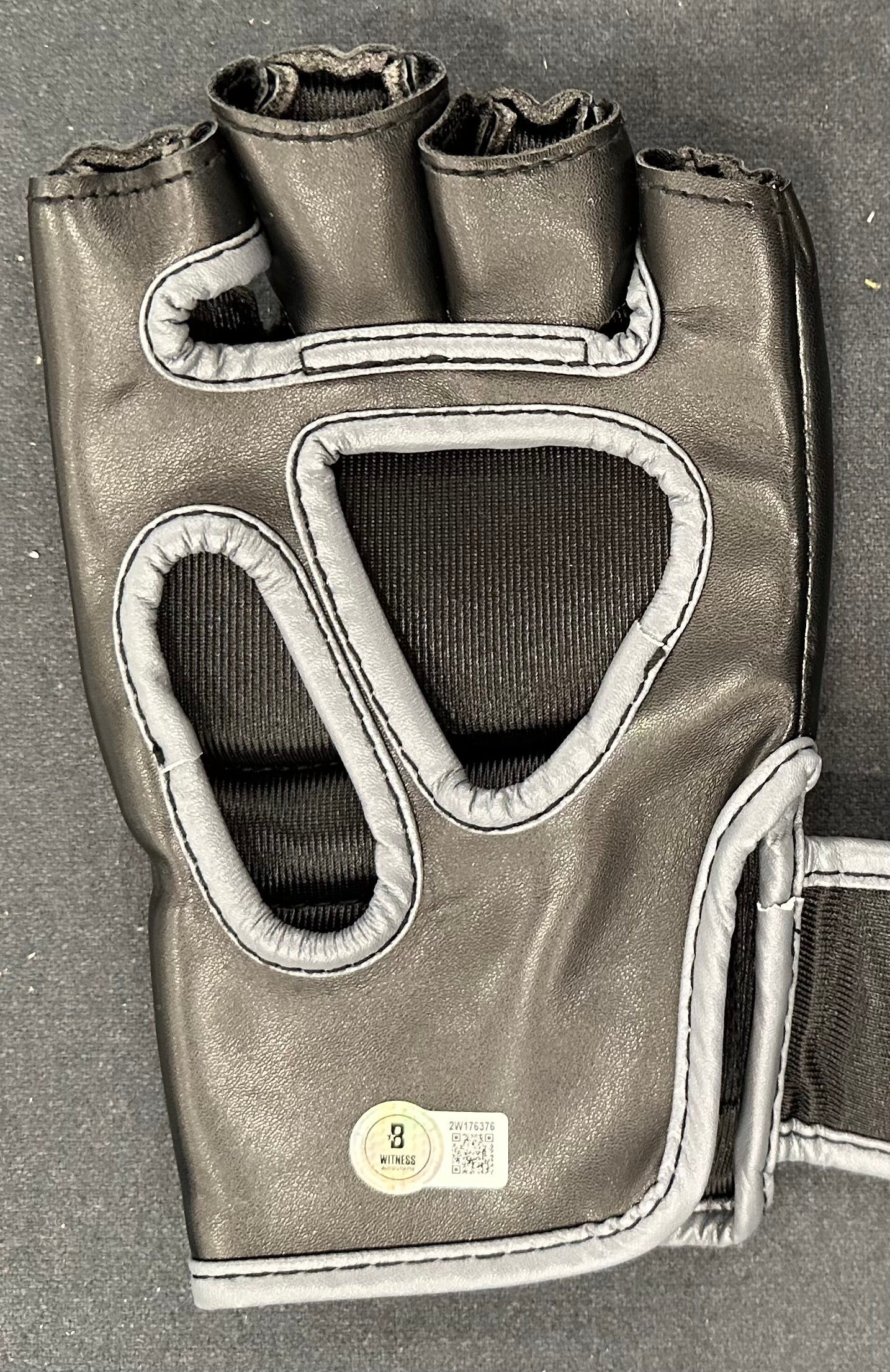 Derrick Lewis Signed UFC Glove (Beckett) Beckett Witnessed