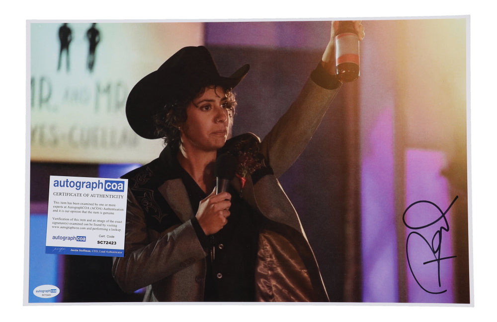 Roberta Colindrez Signed "Vida" 11x17 Photo (ACOA) Nico