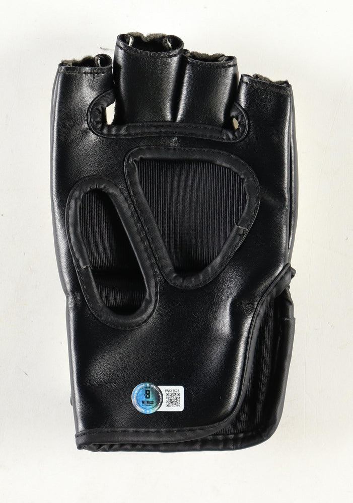 Marlon "Chito" Vera Signed UFC Glove (Beckett) Beckett Witnessed