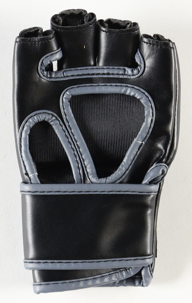 Michael Bisping Signed UFC Glove (Beckett) Beckett Witnessed