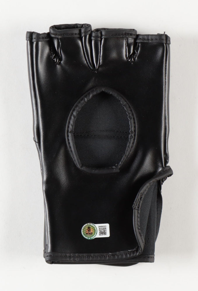 Stipe Miocic Signed (Beckett) MMA Custom USA Glove - UFC Heavyweight Champion I Beckett Witnessed
