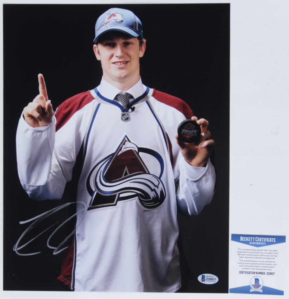 Nathan MacKinnon Signed Avalanche 11x14 Photo (Beckett COA)