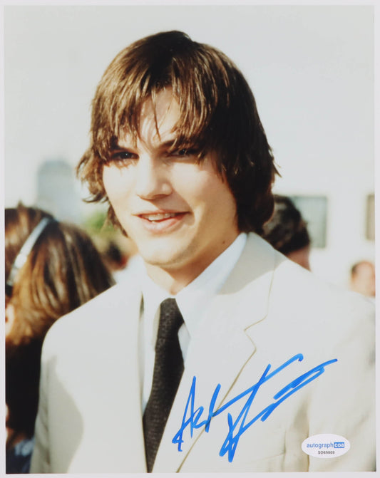 Ashton Kutcher Signed 8x10 Photo (ACOA)