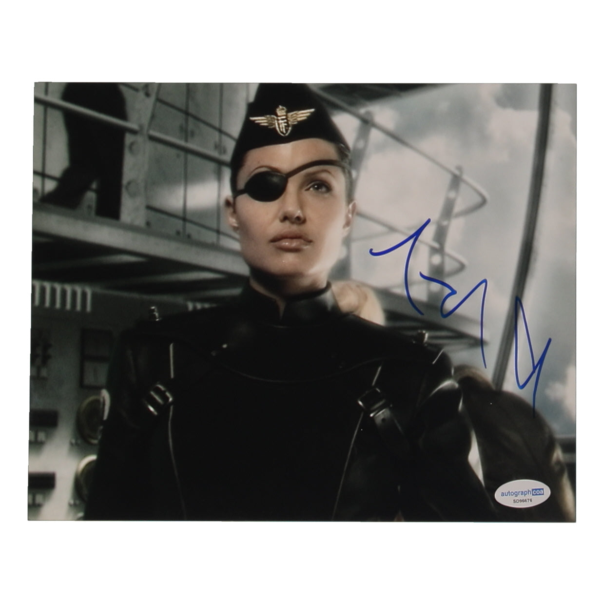 Angelina Jolie Signed (ACOA) "Sky Captain and the World of Tomorrow" 8x10 Photo - Commander Francesca "Franky" Cook