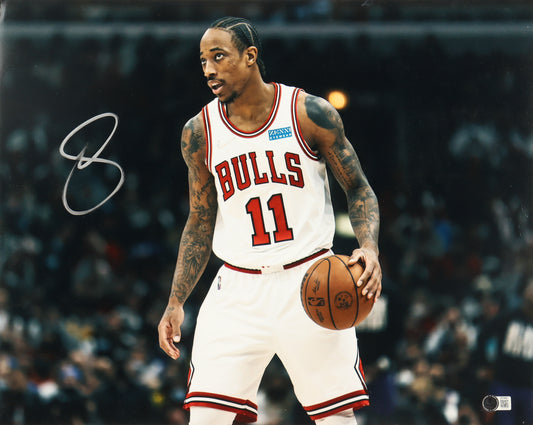DeMar DeRozan Signed Bulls 16x20 Photo (Beckett)