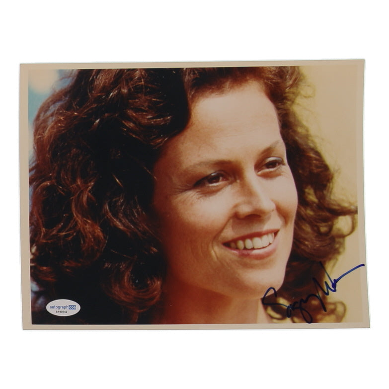 Sigourney Weaver Signed (ACOA) "Gorillas in the Mist" 8x10 Photo - Dian Fossey