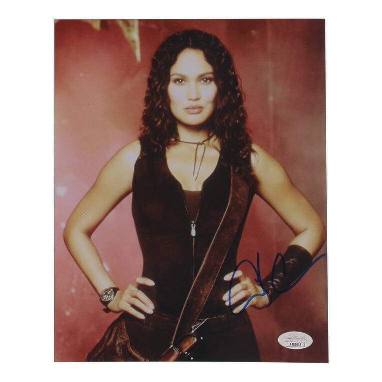 Tia Carrere Signed "Relic Hunter" 8x10 Photo (JSA) - Sydney Fox
