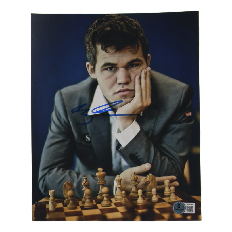 Magnus Carlsen Signed 8x10 Photo (Beckett) - Chess Grandmaster