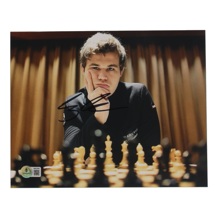 Magnus Carlsen Signed 8x10 Photo (Beckett) - Chess Grandmaster