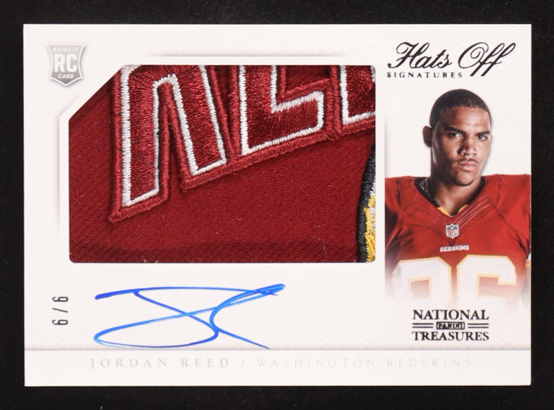 Jordan Reed 2013 Panini National Treasures Rookie Hats Off Signatures Team Logo Player-Worn #14 #6/6 RC Rookie Card | Serially Numbered #6 / 6