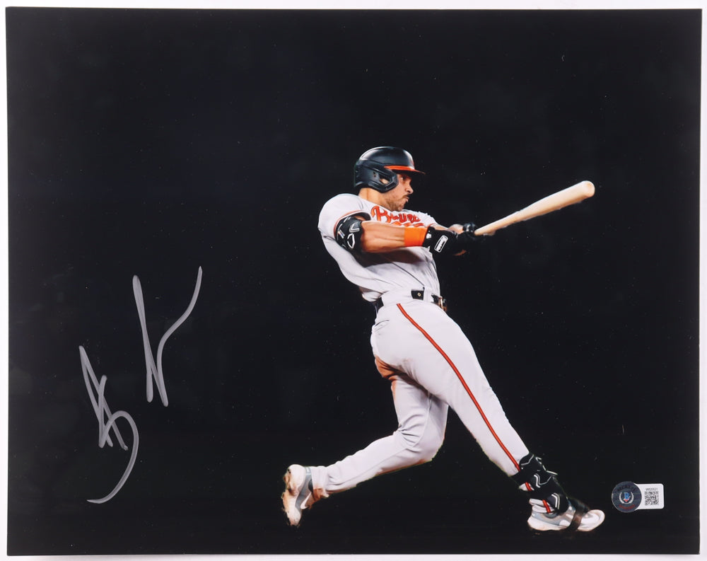 Anthony Santander Signed (Beckett) Orioles 11x14 Photo - Beckett Witnessed
