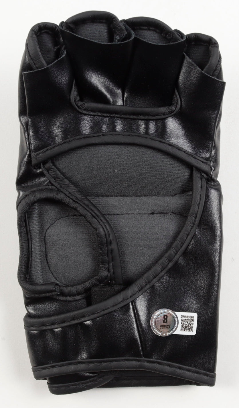 Yair Rodríguez Signed (Beckett) MMA Custom Mexico Glove - Beckett Witnessed