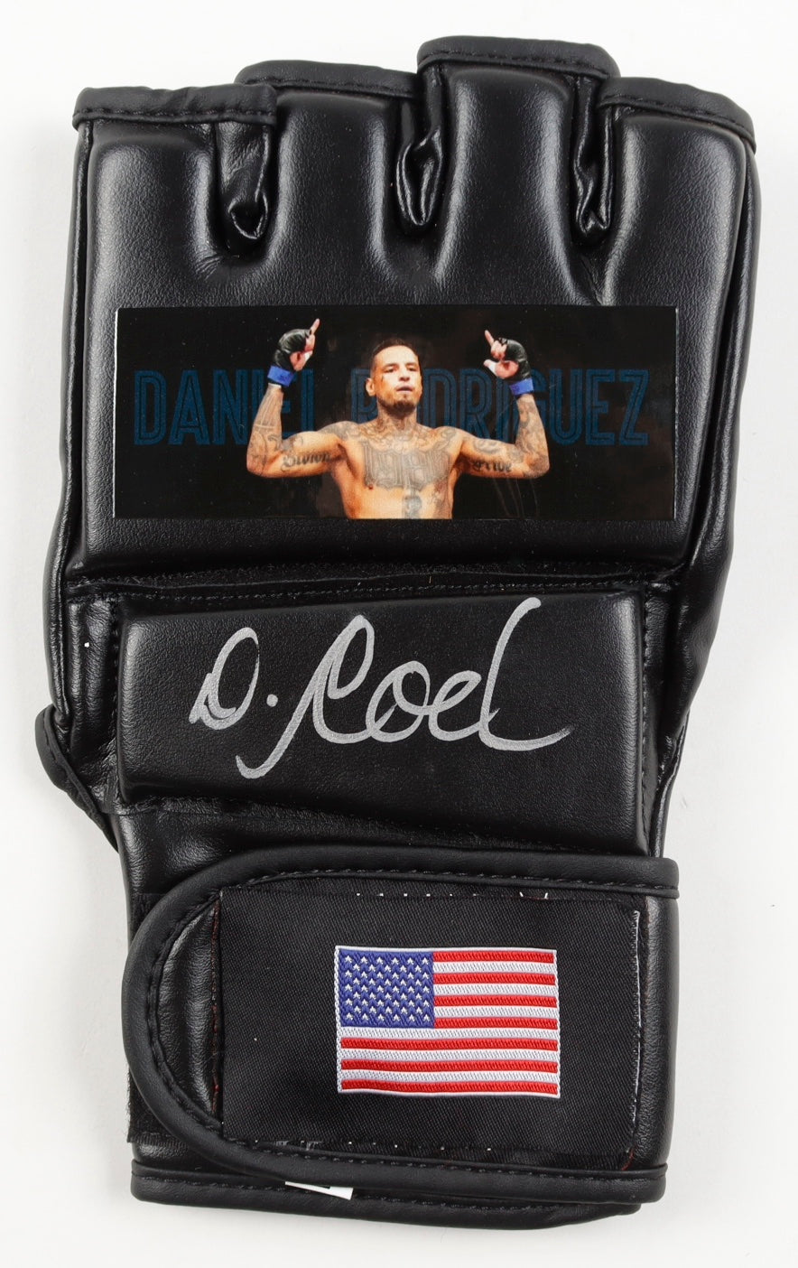 Daniel Rodriguez Signed MMA Custom USA Glove (Beckett) Beckett Witnessed
