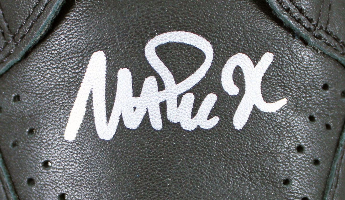 Magic Johnson Signed (Beckett) Vintage Converse Basketball Shoe - Beckett Witnessed