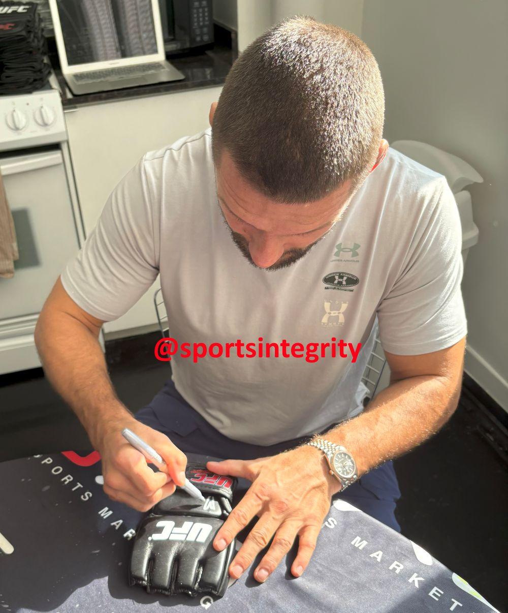 Mateusz Gamrot Signed UFC Glove (JSA)