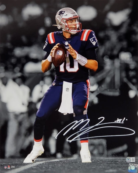 Mac Jones Signed New England Patriots 16x20 Photo (Beckett Witness Certified)