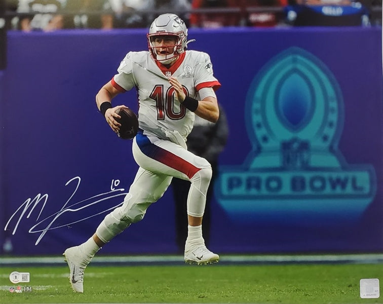 Mac Jones Signed 2022 NFL Pro Bowl 16x20 Photo (Beckett Witness Certified)