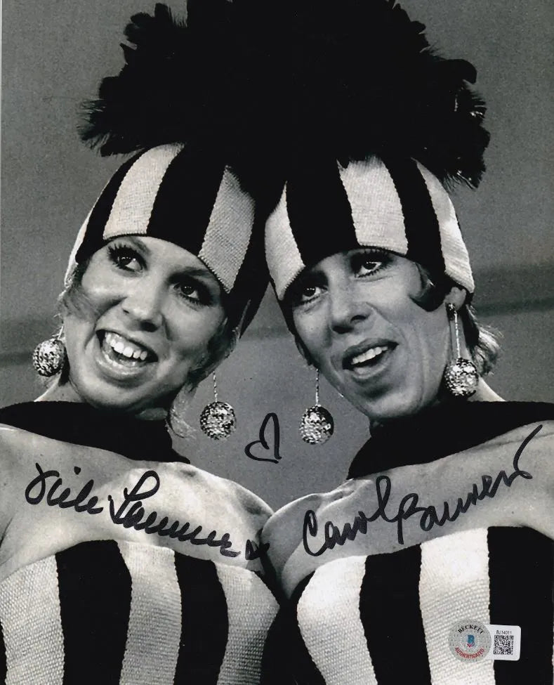 Carol Burnett And Vicki Lawrence Signed (Beckett) The Carol Burnett Show 8×10 Photo