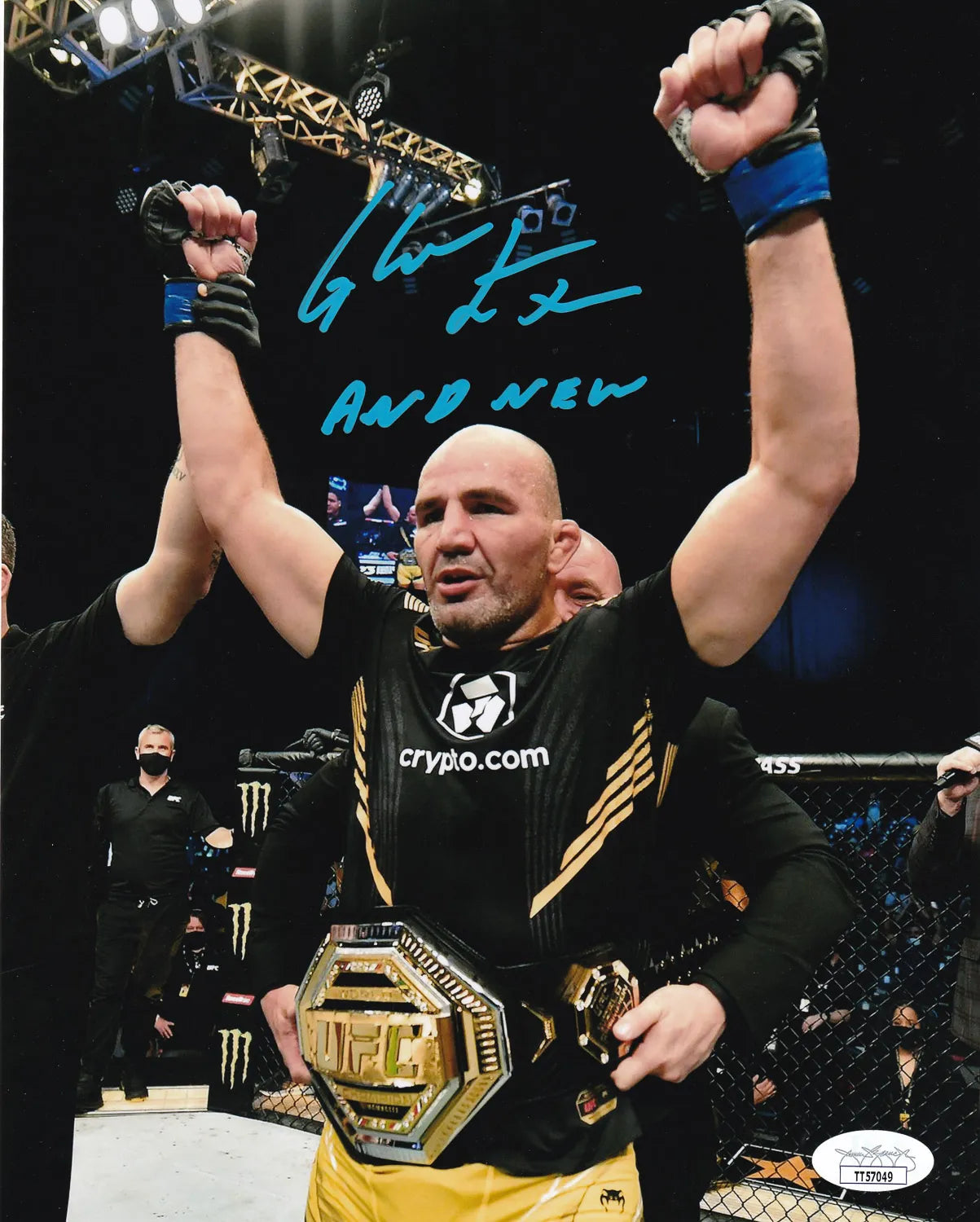 Glover Teixeira “And New” Signed UFC 8×10 Photo (JSA COA)