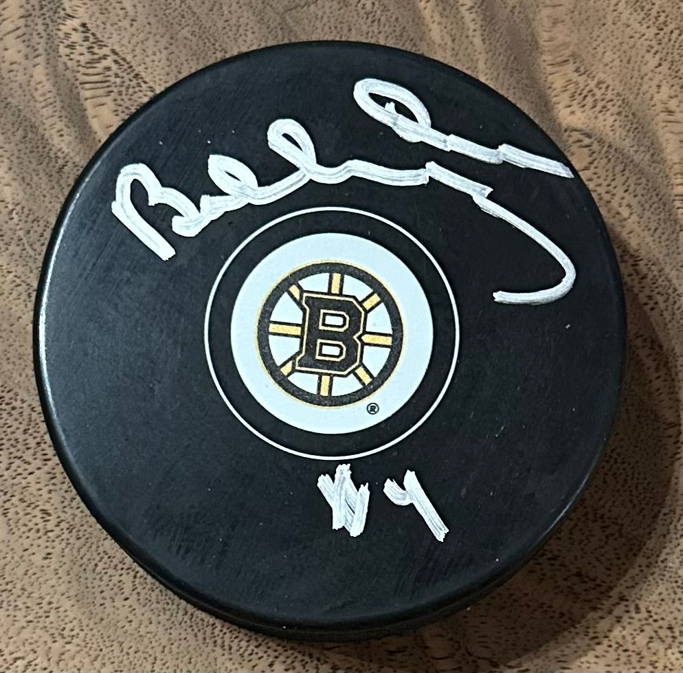 Bobby Orr Signed Bruins Logo Hockey Puck (Beckett COA)