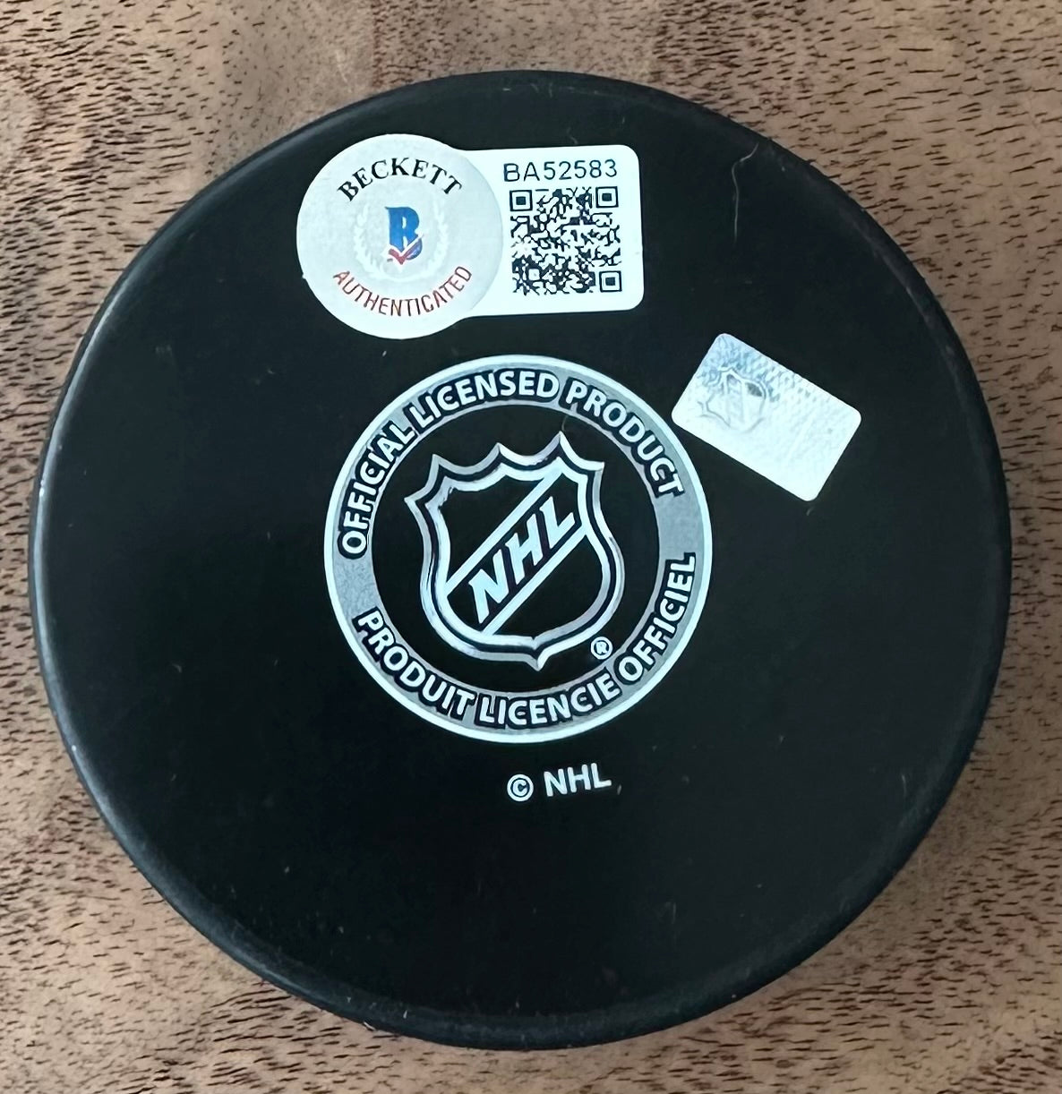 Bobby Orr Signed Bruins Logo Hockey Puck (Beckett COA)
