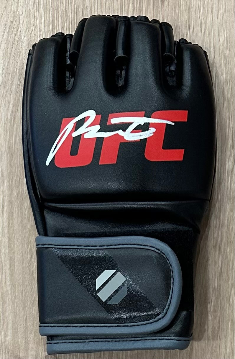 Payton Talbott Signed UFC Fight Glove (Beckett) Beckett Witnessed