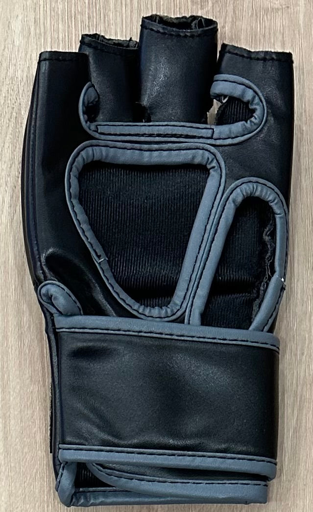 Payton Talbott Signed UFC Fight Glove (Beckett) Beckett Witnessed