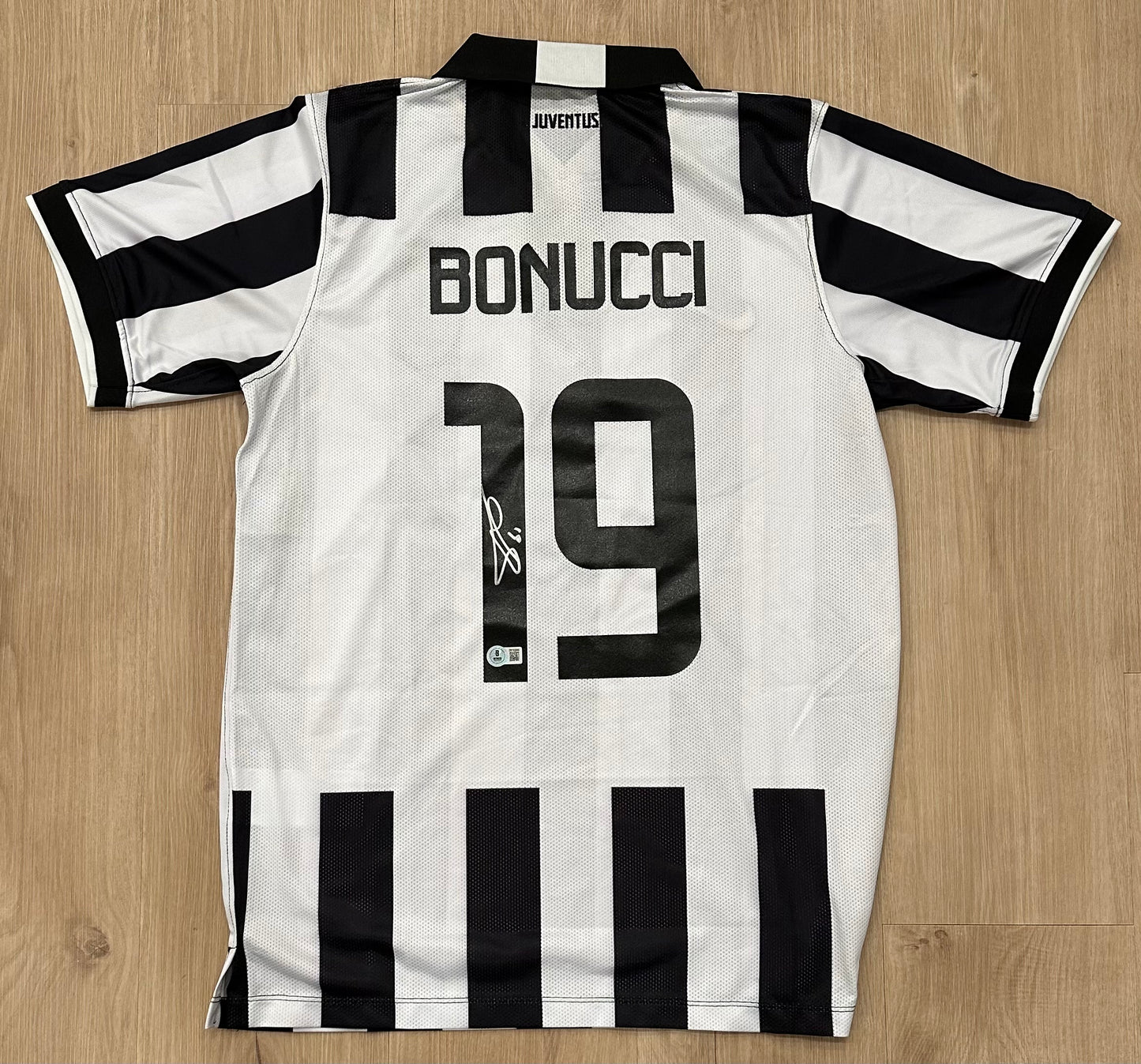Leonardo Bonucci Signed (Beckett) Juventus Nike Authentic Jersey - Beckett Witnessed