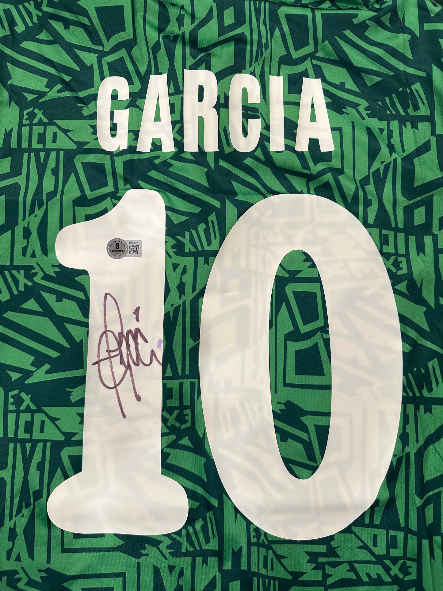 Luis Garcia Signed Jersey (Beckett) Mexican National Team
