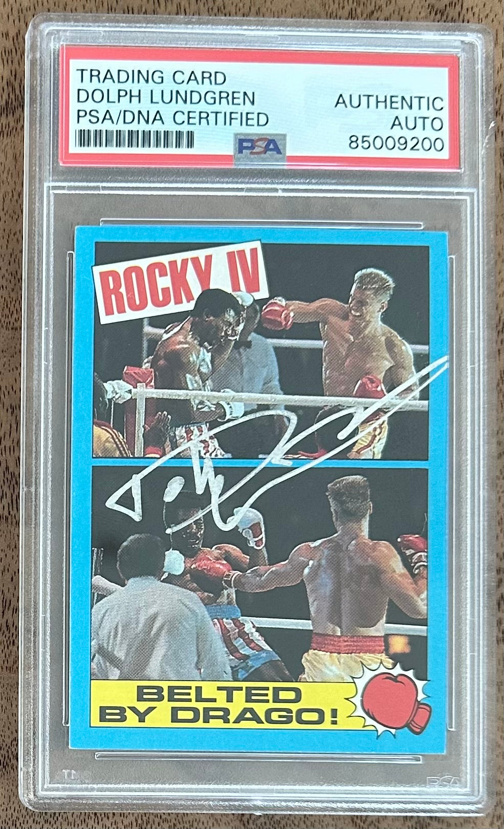 Dolph Lundgren Signed 1985 Topps Rocky IV card #21 (PSA) Drago