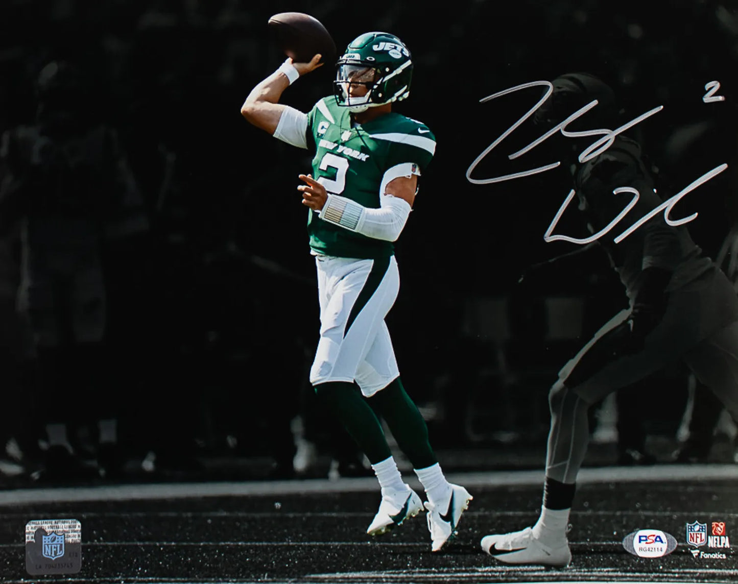 Zach Wilson Signed New York Jets 11×14 Photo (PSA/DNA)