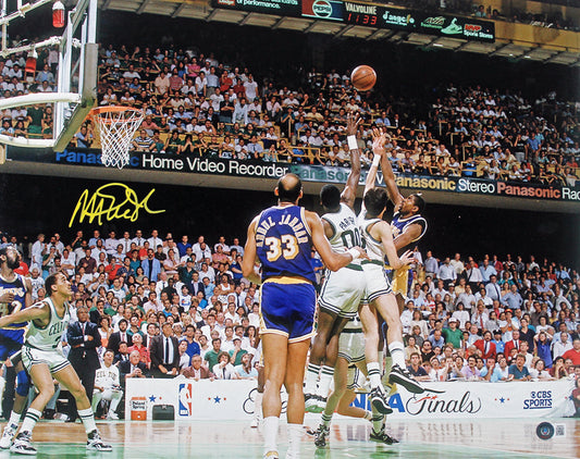 Magic Johnson Signed 16x20 Photo (Beckett) Beckett Witnessed