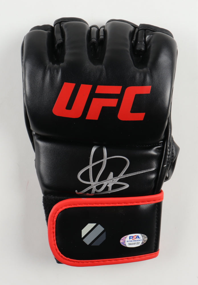 Petr Yan Signed UFC Glove - PSA In-The-Presence