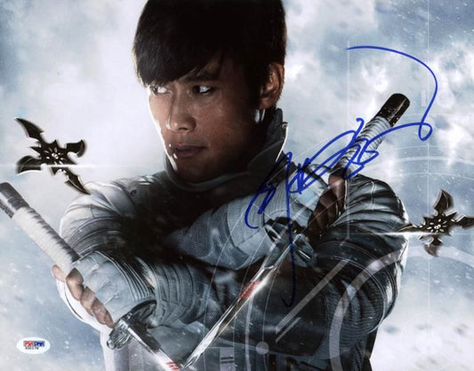 Lee Byung-hun Signed (PSA) "G.I. Joe: The Rise of Cobra" 11x14 Photo