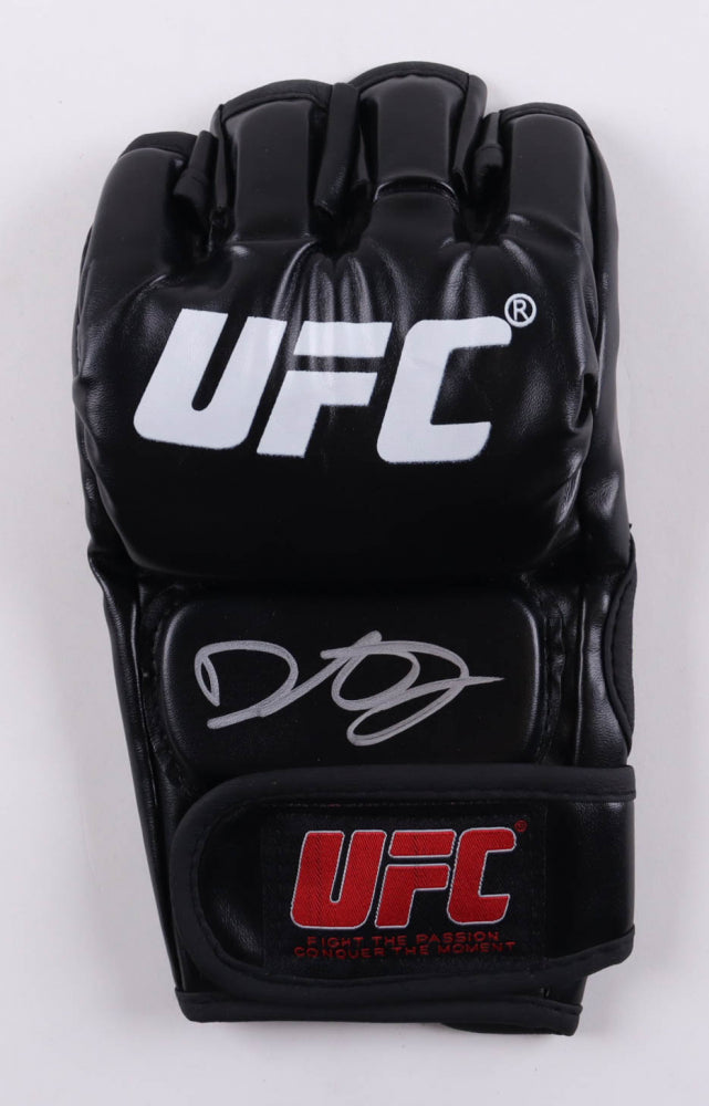 Demetrious Johnson Signed (Beckett) UFC Glove - Beckett Witnessed