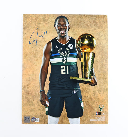 Jrue Holiday Signed (Beckett) Bucks 11x14 Photo