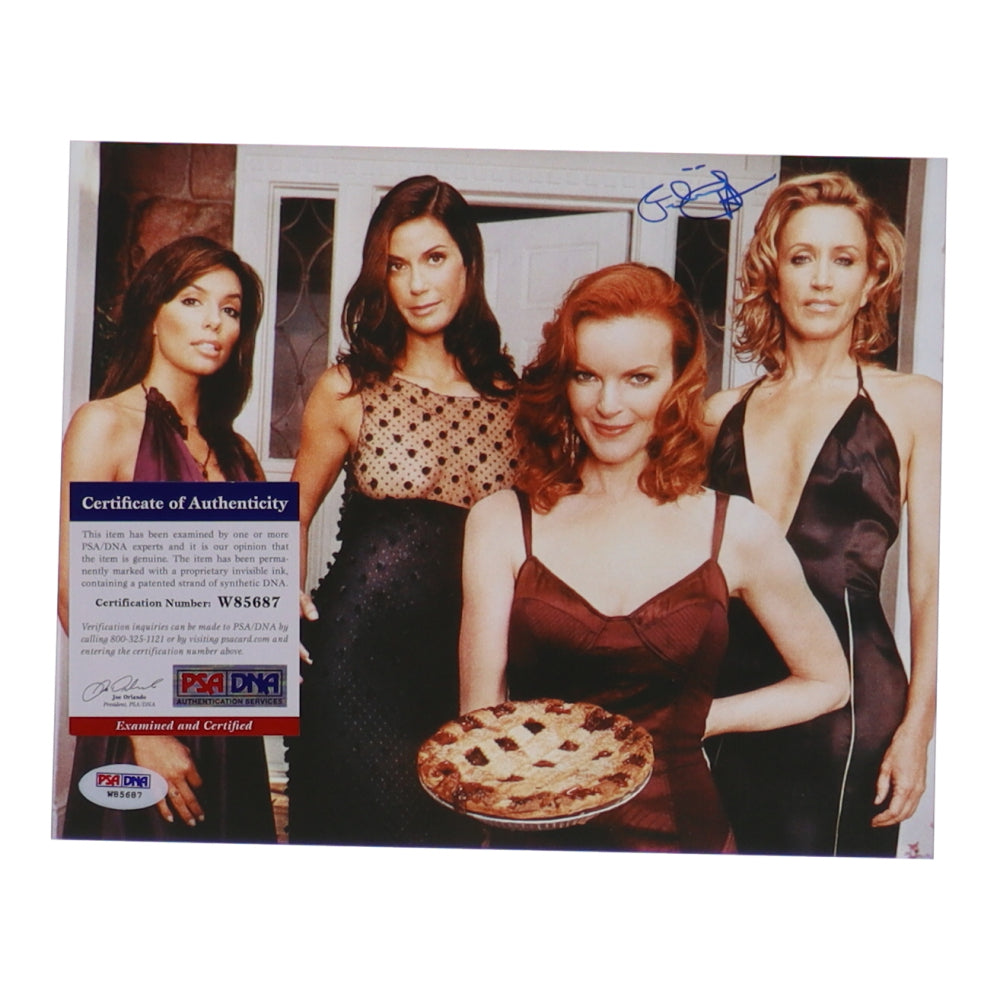 Felicity Huffman Signed (PSA)) "Desperate Housewives" 8x10 Photo - Lynette Scavo