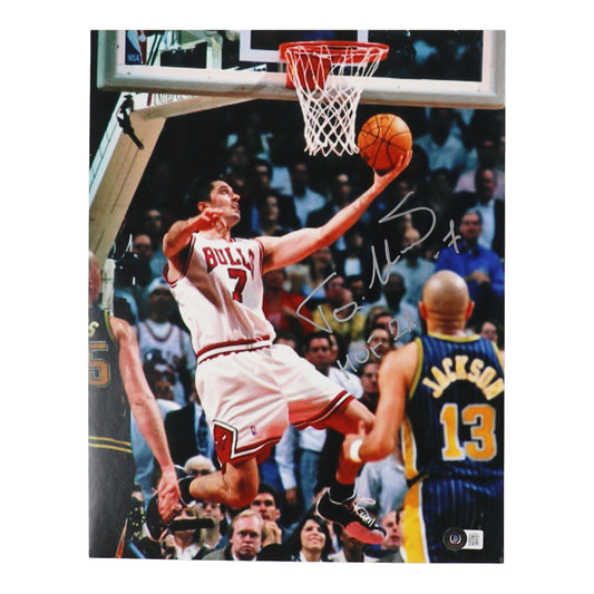 Toni Kukoc Signed (Beckett) Bulls 11x14 Photo Inscribed "HOF 21"