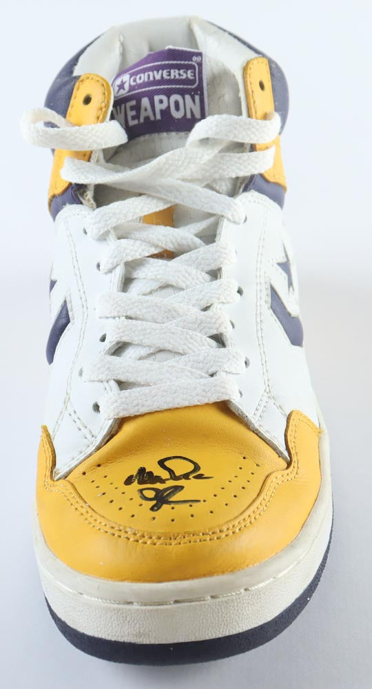 Magic Johnson Signed (Beckett) Converse Lakers Weapon Shoe with Display Case - Beckett Witnessed