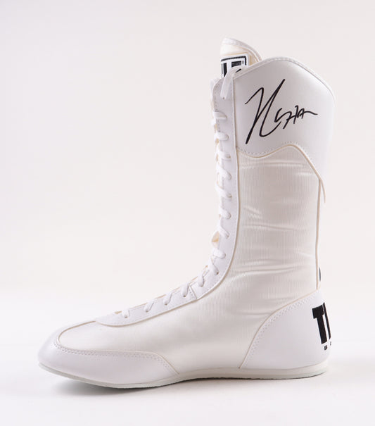 Julio Cesar Chavez Signed (Beckett) Title Boxing Shoe - Beckett Witnessed