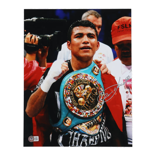 Roman Gonzalez Signed 11x14 Photo (Beckett)