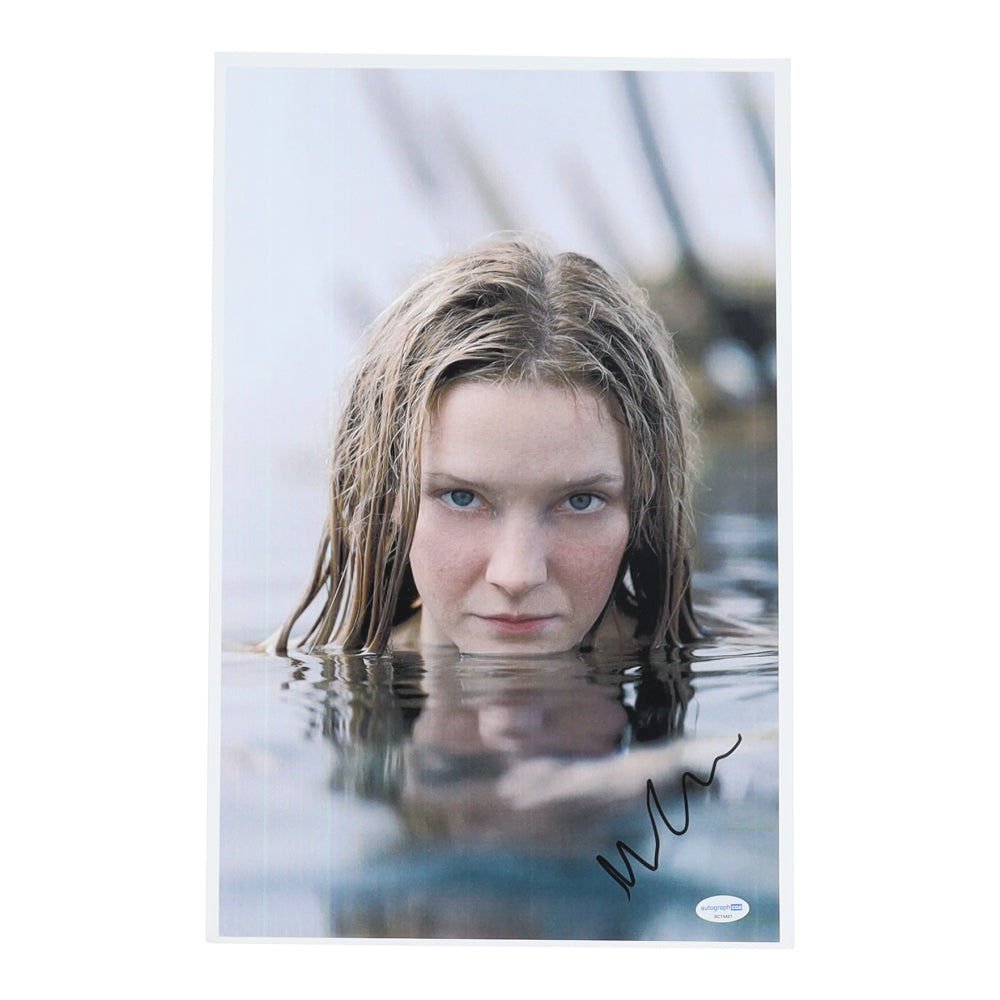 Morfydd Clark Signed "The Lord Of The Rings: The Rings Of Power" 11x17 Photo (ACOA) - Galadriel