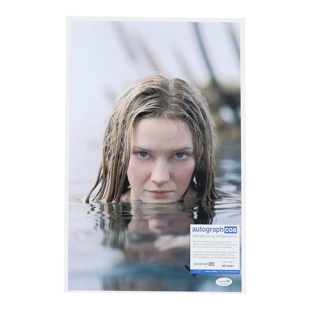 Morfydd Clark Signed "The Lord Of The Rings: The Rings Of Power" 11x17 Photo (ACOA) - Galadriel